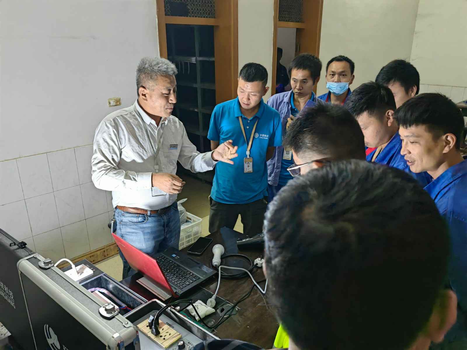 长春岳辉文艺复兴展览有限公司为中移铁通有限公司安全用电培训